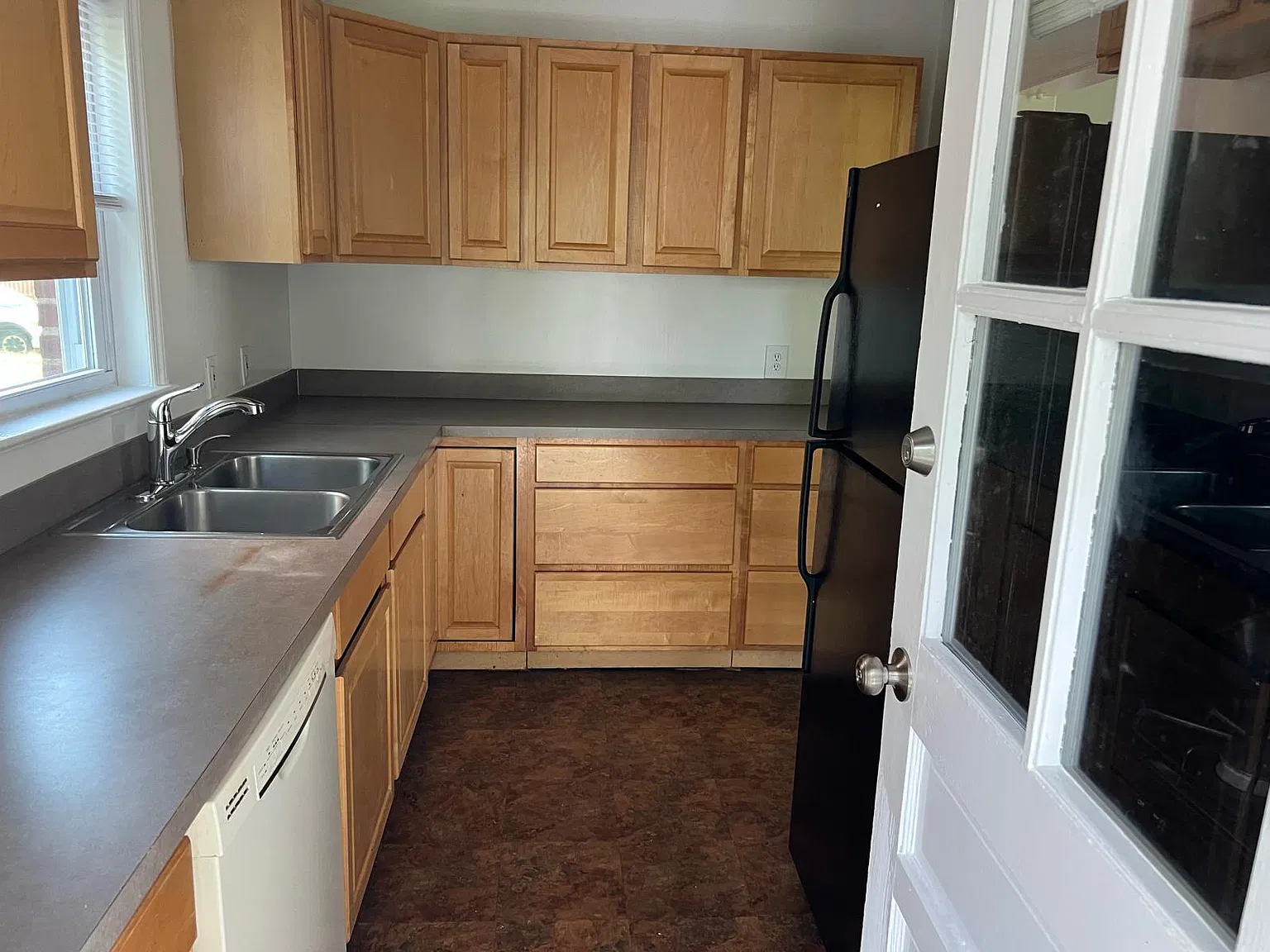 5 bed, 1050 sqft, $4,200 — Photo 3