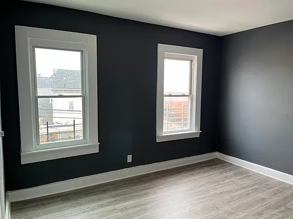 160 Oak St #5 — photo 3 of 6