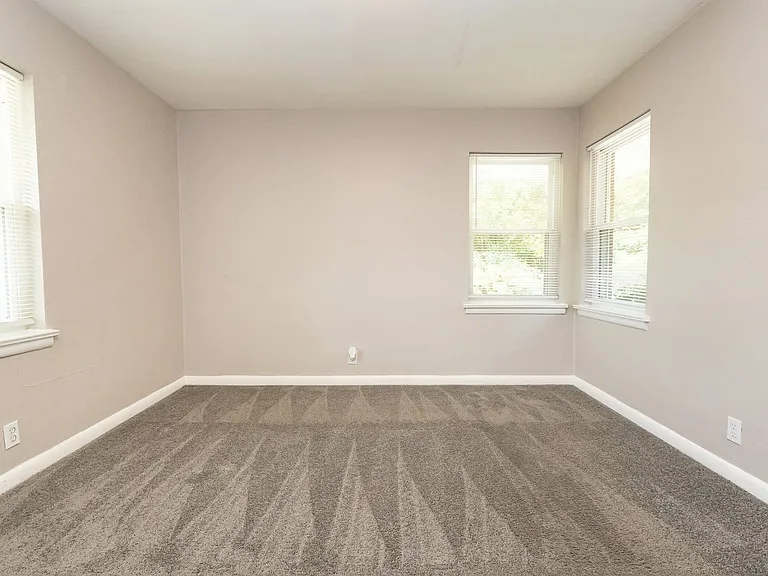 305 Sunrise Ln #C — Photo 9
