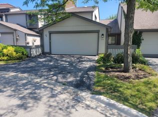 111 Chicory Ct, Rolling Meadows, IL 60008