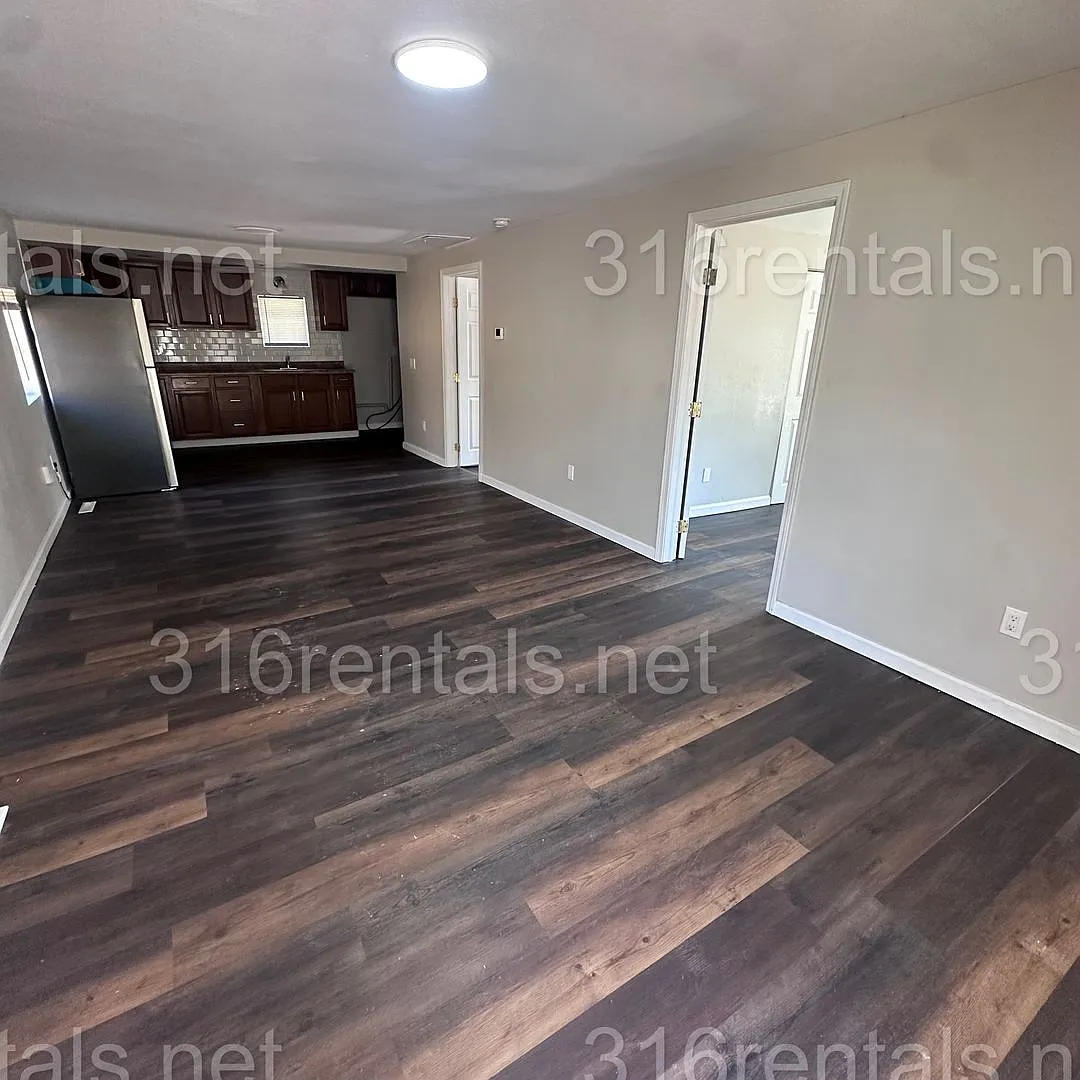 $995 - 2 bed 1 bath - Single Family Home — Photo 3