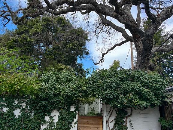 5th image of 127 Lowell Ave