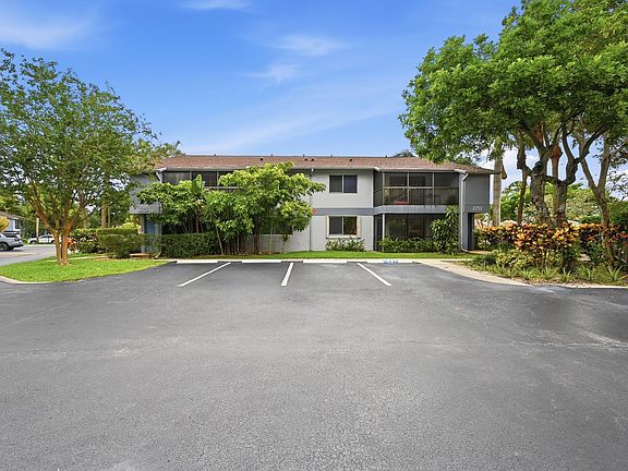 2nd image of 2753 S OAKLAND FOREST Drive #102