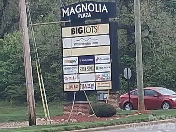 3rd image of 2312 Magnolia Pl #10