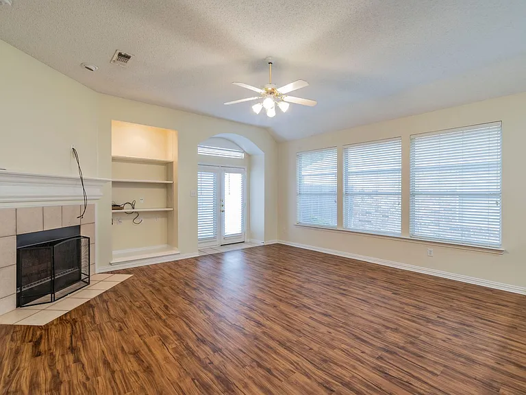 4709 Belladonna Dr — Photo 2