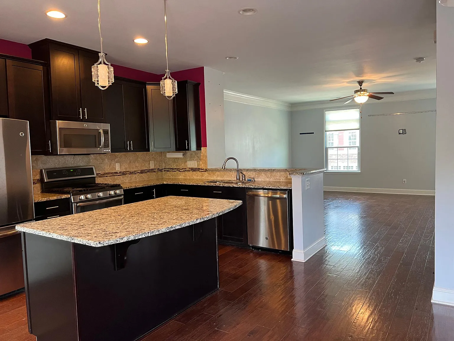 3 bed, 3.5 bath, 2141 sqft, $2,300 — Photo 4