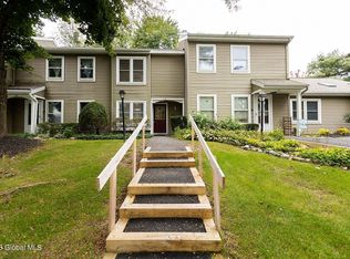 12 Hancock Way, Halfmoon, NY 12065