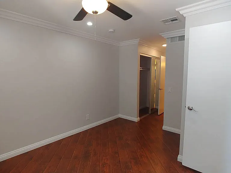 Villa De Adel Apts — Photo 149