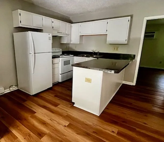 830 Sunset Ave #F — Photo 1