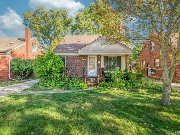 19242 Eastborne St, Harper Woods, MI 48225