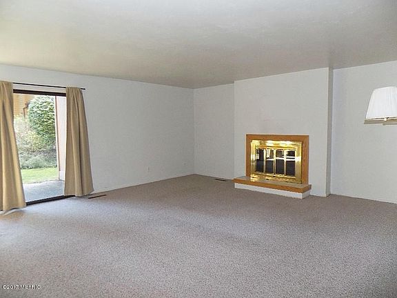 4th image of 300 Farington Blvd APT 8