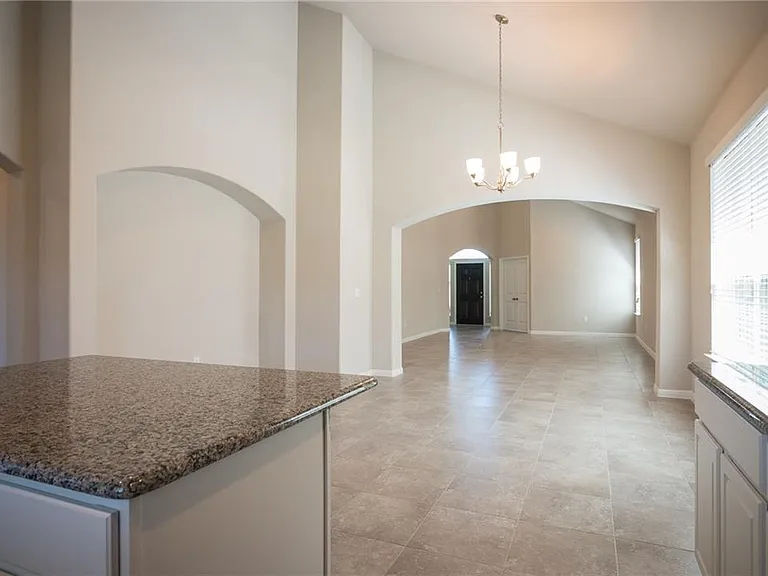 641 Schefer St — Photo 7