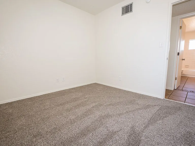 100 Terra Dr — Photo 26