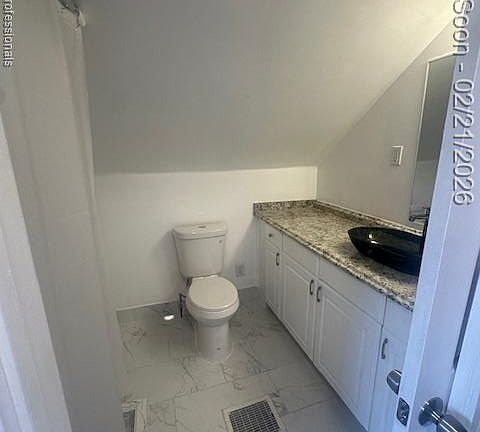 4th image of 15833 Fordham St