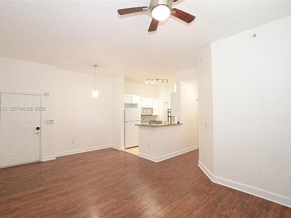4th image of 6001 SW 70th St APT 137