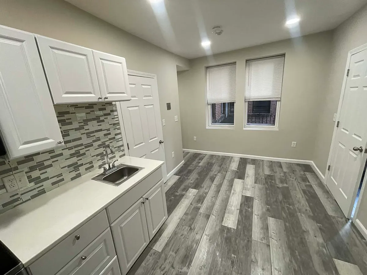 Building Photo - 205 Endicott St #1
