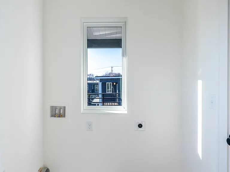 102 Duke St #1-8 — Photo 24