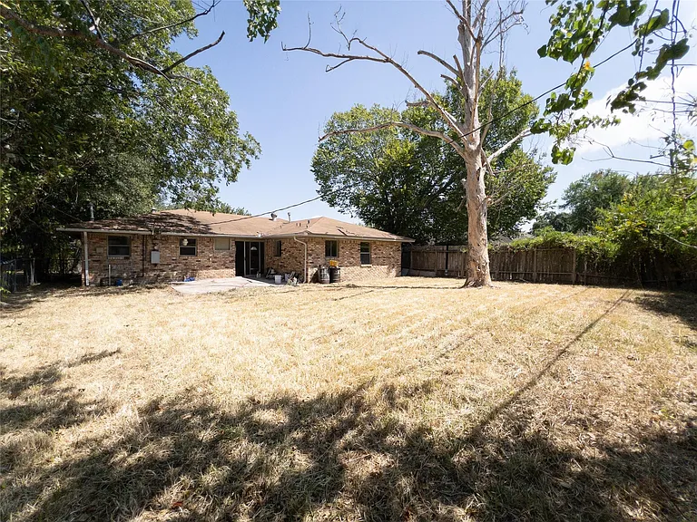 814 Eastlake St — Photo 23