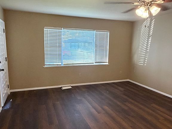 3rd image of 102 Felder Dr