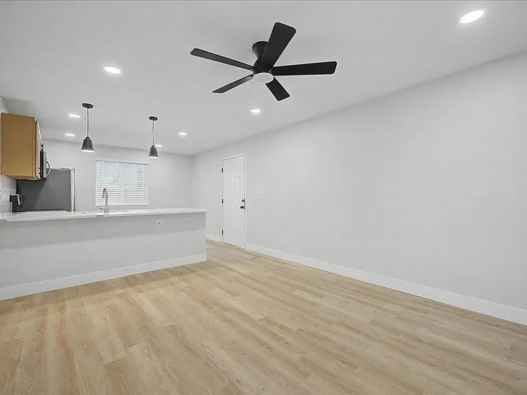 1604 N Forgeus Ave — Photo 7