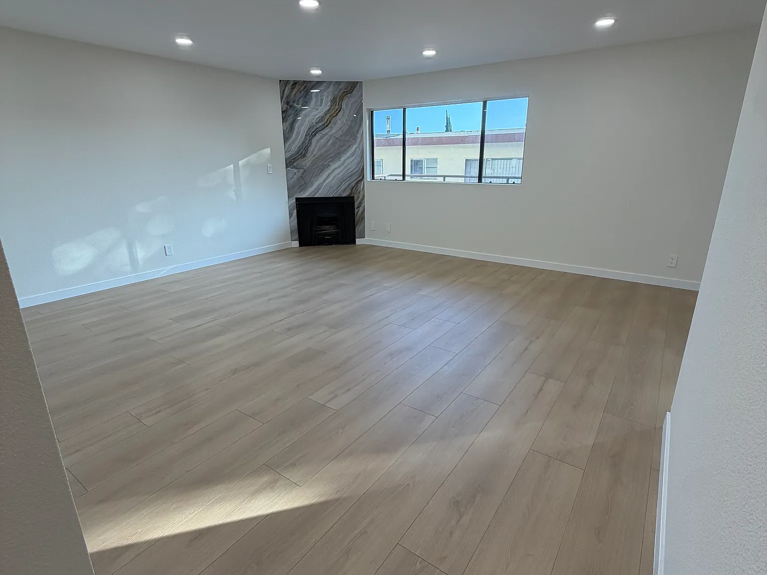 2 bed, 1000 sqft, $2,895 — Photo 2