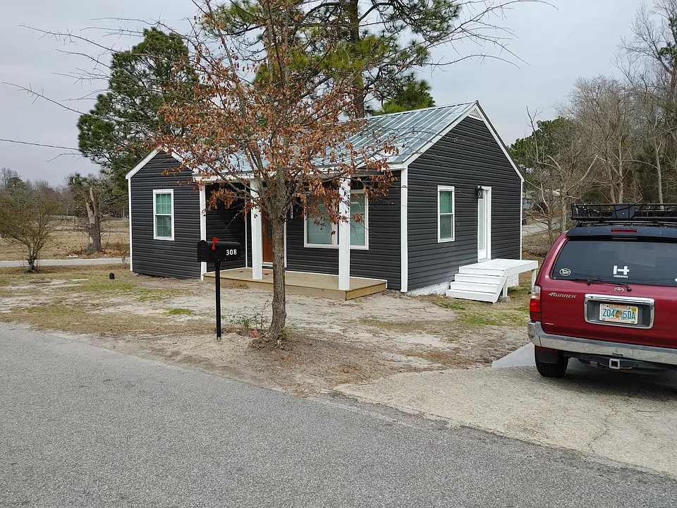 308 John St