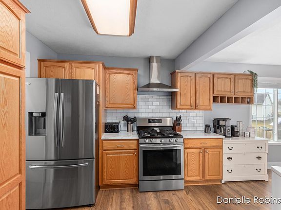 2nd image of 3908 Sydney Ct NW