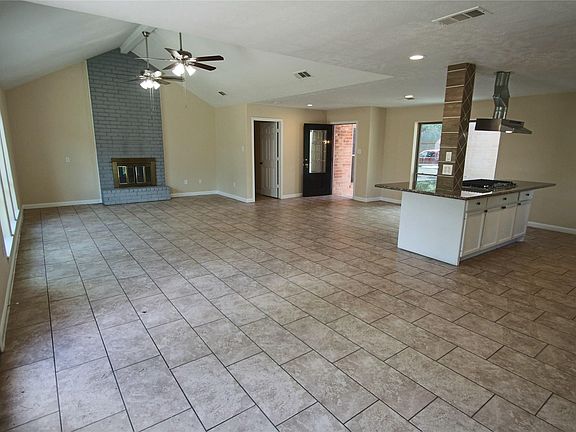 5th image of 15710 Pine Mountain Dr