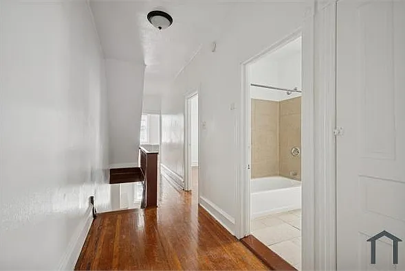 1658 Conklin St — Photo 8