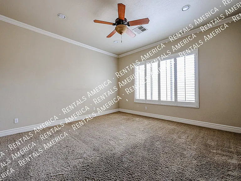 2211 W Olive Way — Photo 27