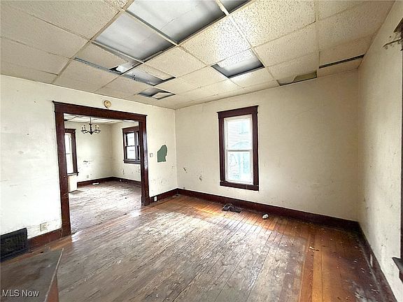 3rd image of 812 E Vine St