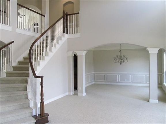 3rd image of 5229 Pilgrim Oaks Ln