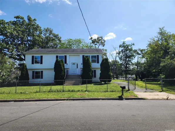 21 Jackson Street, Wyandanch, NY 11798