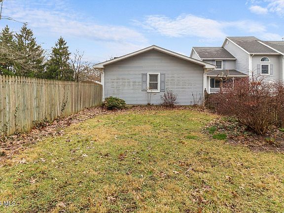 4th image of 22924 W Toledo St