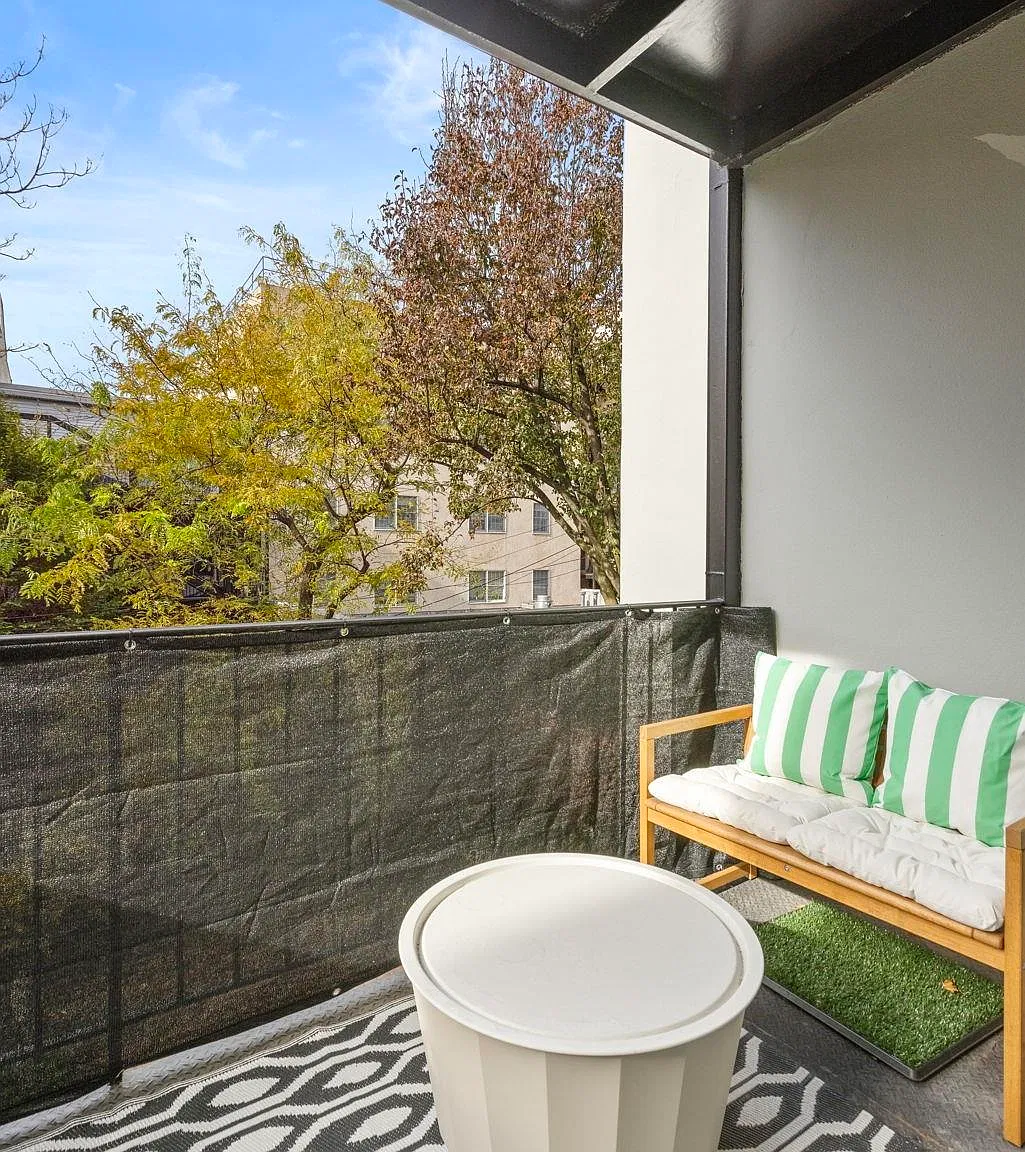 2 bed, 1.0 bath, 944 sqft, $3,900 — Photo 2