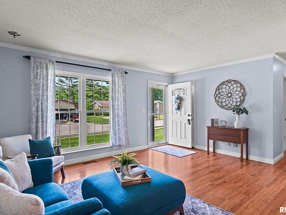 4th image of 4 Guinevere Dr