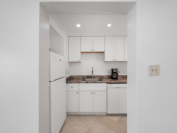 4th image of 3723 Lower Honoapiilani Rd APT 104