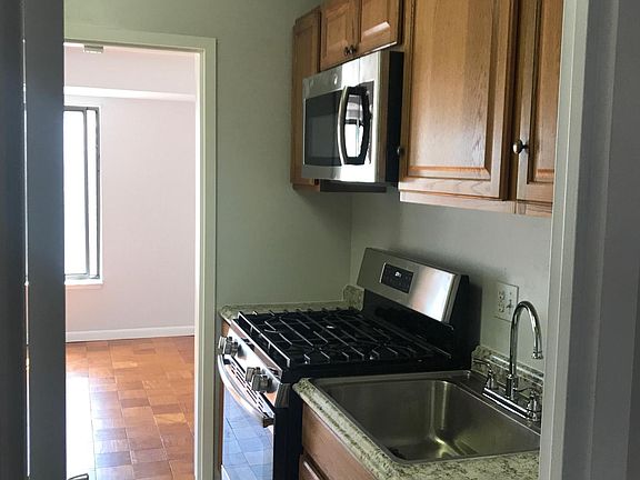 5th image of 3100 S Manchester St APT 404