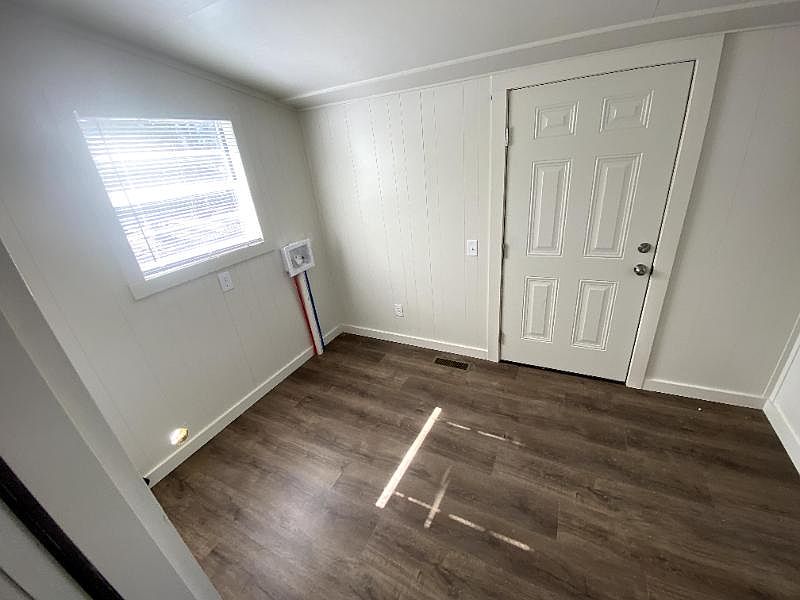 2nd image of 450 E Church St