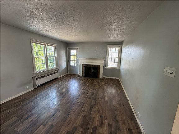 3rd image of 262 Grandview Way