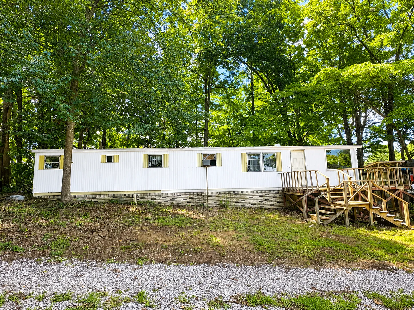 3 bed, 980 sqft, $1,900 — Photo 1