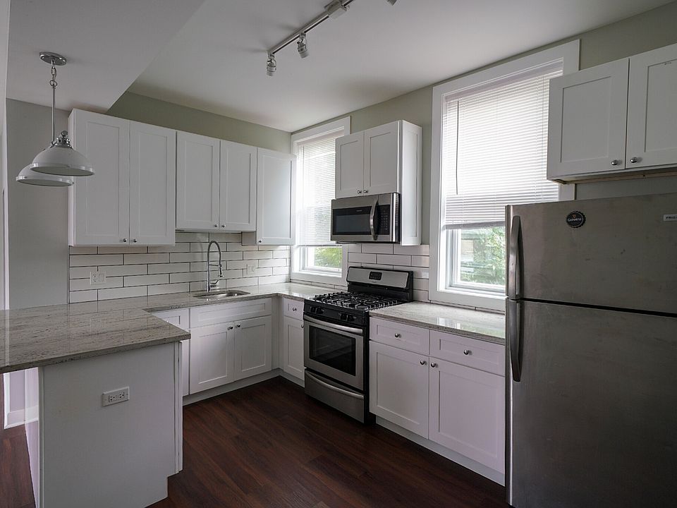 1st image of 733-35 W Oakdale Ave #3E