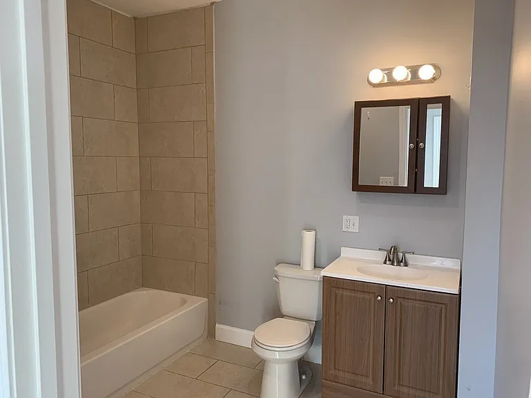 107 Chelsea St #2 — Photo 4