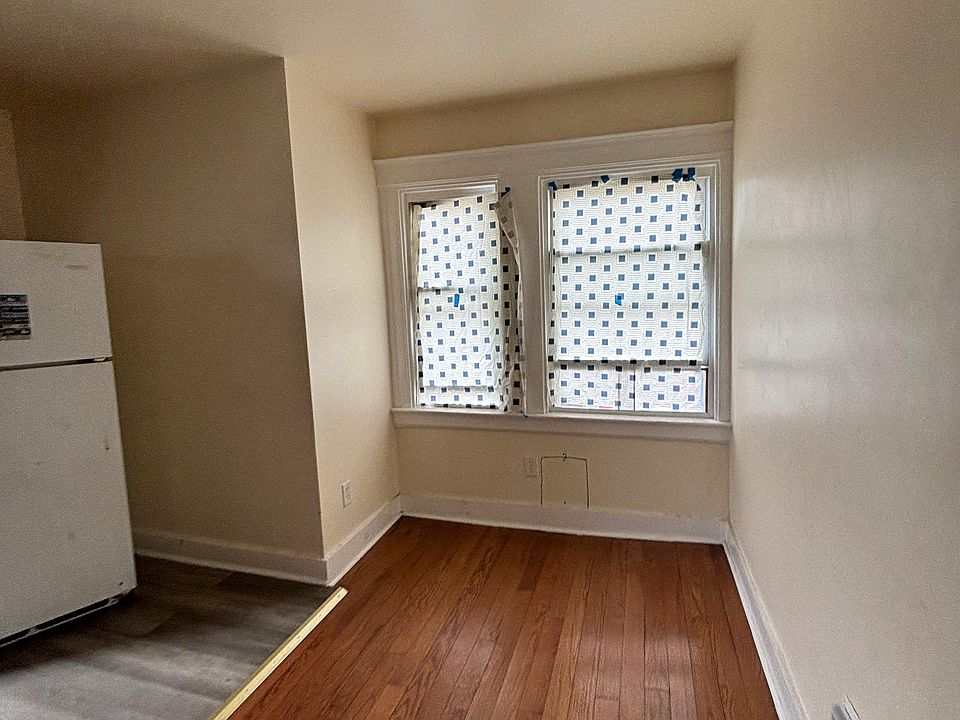 2nd image of 118 Cedar Ave #3
