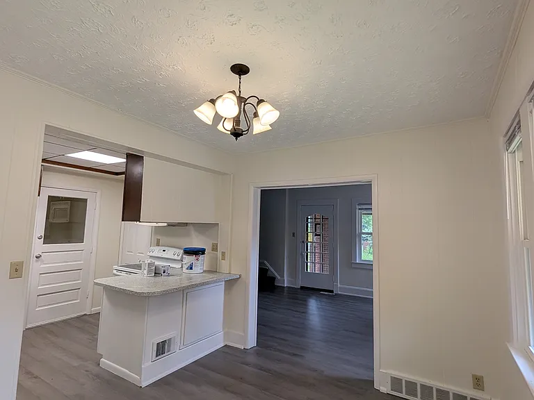 1635 Preston Ave — Photo 6