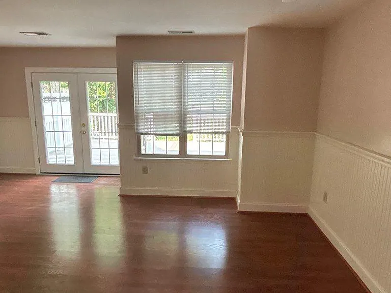 361 Kent Ln — Photo 11