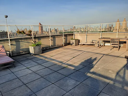 Rented by Bank Neary | media 33