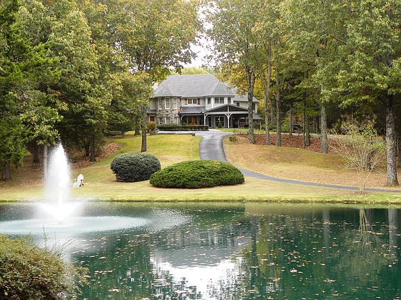 3rd image of 944 Timberlake Dr E