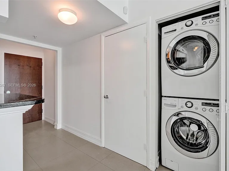 31 SE 5th St #2305 — Photo 13