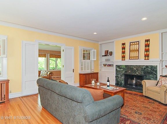 3rd image of 618 N Elmwood Ave